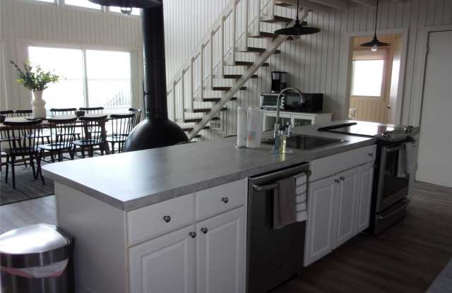23 Dune Road Gallery 2