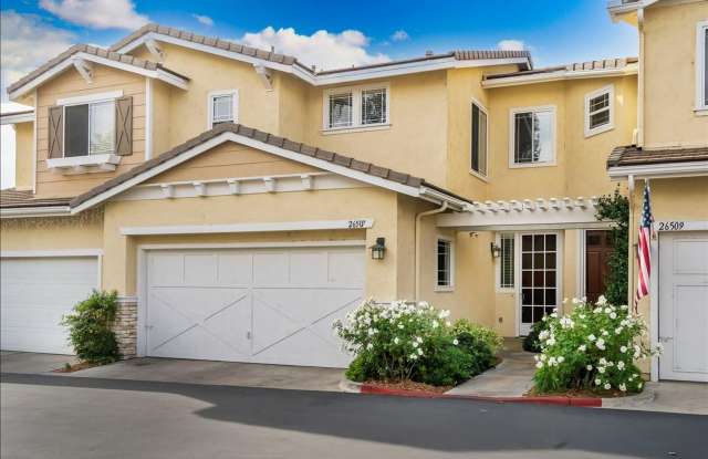 SHARP! 2 Master Suites Townhome in the heart of Valencia! photos photos