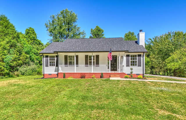 3 Bed, 2 Bath, w/ Garage/Barn on Large Lot in Columbia, TN - 2475 Rock Springs Cemetery Road, Maury County, TN 38401