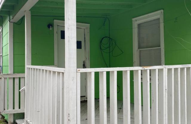 Cozy 1 bedroom only $700-1/2 off first months rent photos photos