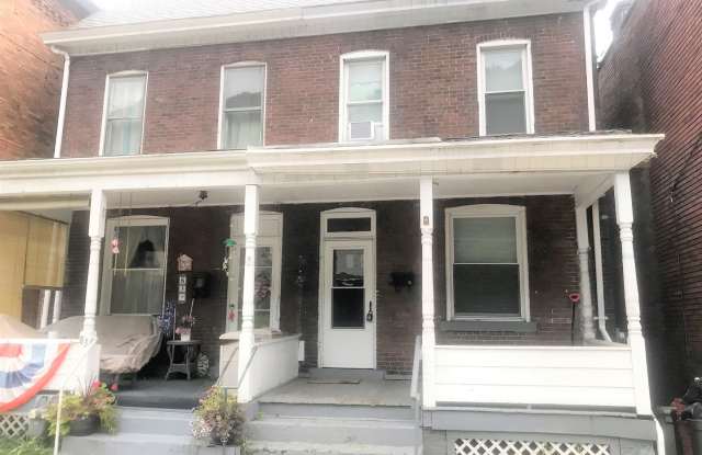 Fantastic Three Bedroom Townhome - small bonus room w/closet could be a 4th bedroom or office. photos photos