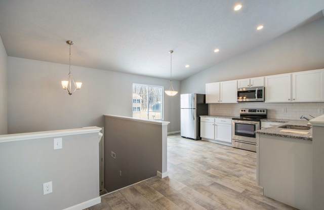 1 Month FREE Rent! Applied to Your First Full Month. Terms & Conditions Apply. Gallery 4