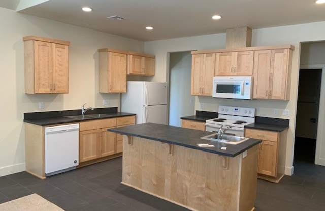 Deluxe House near Autzen! Gallery 3