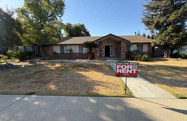 Great Neighborhood Dinuba Home Available Now! Gallery 1