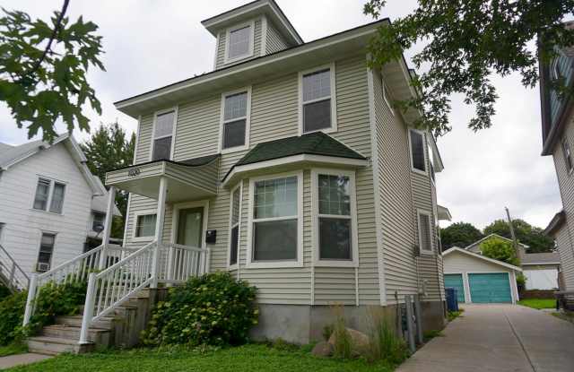 5-Bedroom House Near U of MN Campus Gallery 1