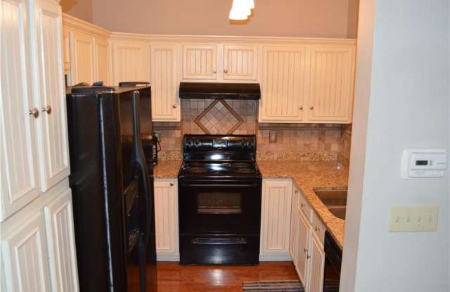 1010 GROVEWOOD Drive Gallery 4