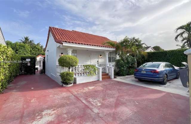 1950 SW 5th St photos photos