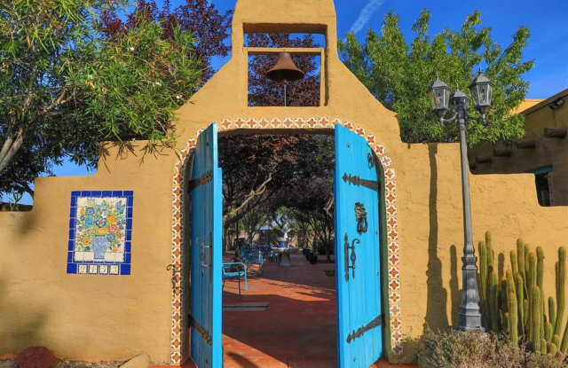 Garcia House: Fully Furnished, Wonderful Hot Tub, Spacious Fenced Outdoor Area, Pet-Friendly too! photos photos