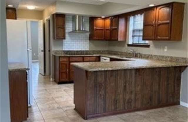 4200 LAKE TRAIL Drive Gallery 3