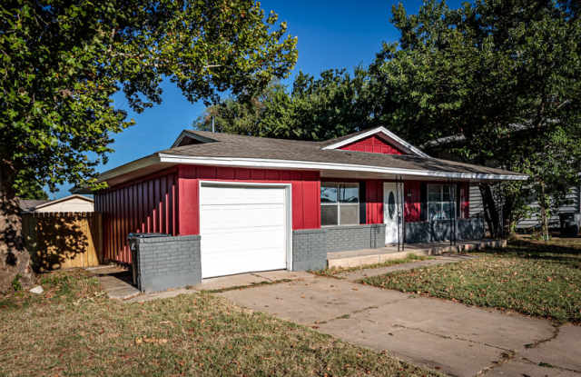 3015 Northeast Pioneer Boulevard Gallery 3