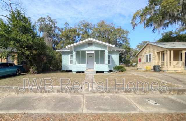 443 Crestwood St photos photos