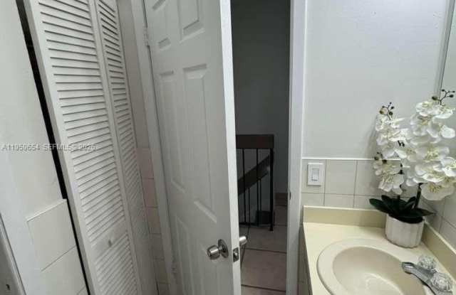 5083 W 12th Ln photos photos