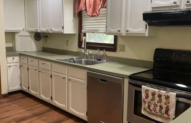 3 Bedroom Home in Dauphin photos photos