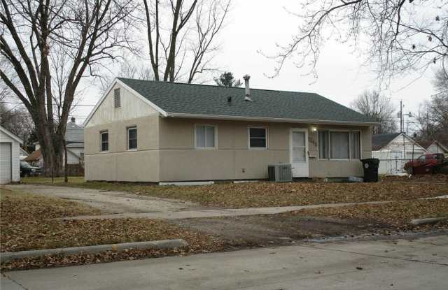 3 Bedroom, 1 Bath Single Level House for Rent 1246 Columbia St Waterloo, IA - 1246 Columbia Street, Waterloo, IA 50703