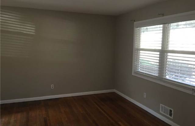 1108 Arlington Parkway NE Gallery 2