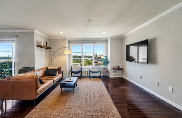 15 Legend Hills Drive - 15 Legend Hills Drive, Edgewater, NJ 07020