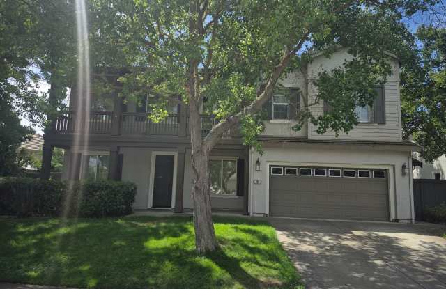 Georgeous 5 Bedroom 3.5 bath in Natomas Park Gallery 3