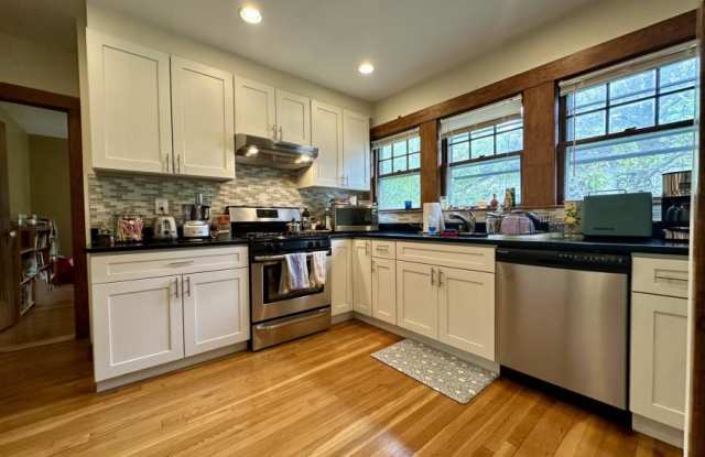 88 Oakland St. photos photos