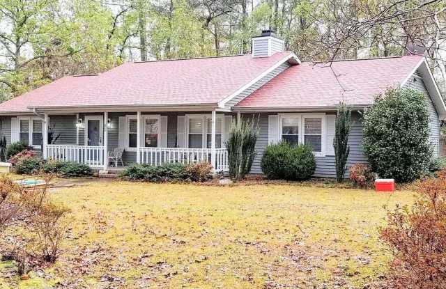 Charming ranch-style home with pool access! - 85 Bridle Way, Brunswick County, NC 28451