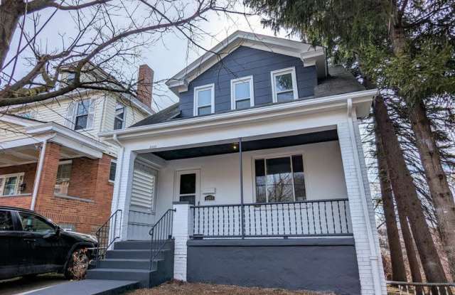 Cozy 2 Bedroom House on quiet street (Marshall-Shadeland) photos photos