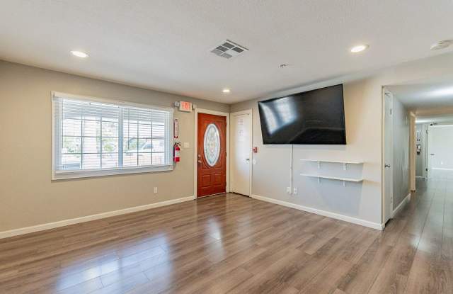 Ready to Move In - FIVE Bedrooms! Gallery 4
