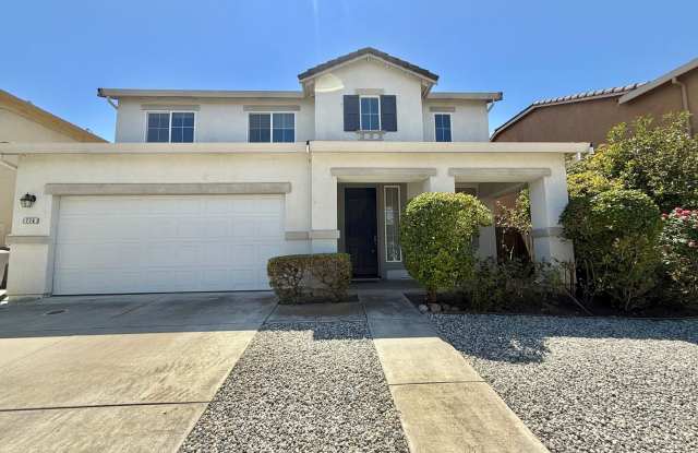 Lovely 2 Story Home In East Woodland In Great Location photos photos