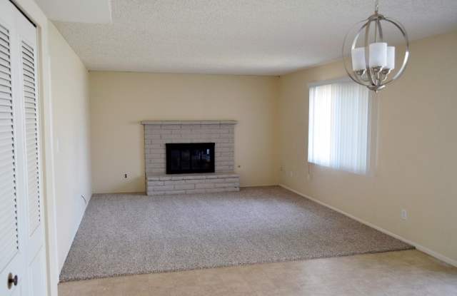 2940 E Dahlia Dr Gallery 3