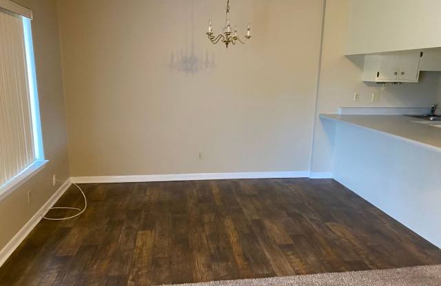 Efficient 3Bed/2Ba Duplex Unit in The Cove! Gallery 3