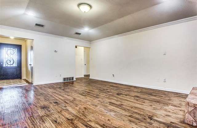 917 E Worth Street Gallery 4