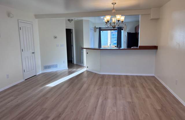 3 Bed/1.5 Bath Townhome Near JBER! Gallery 3