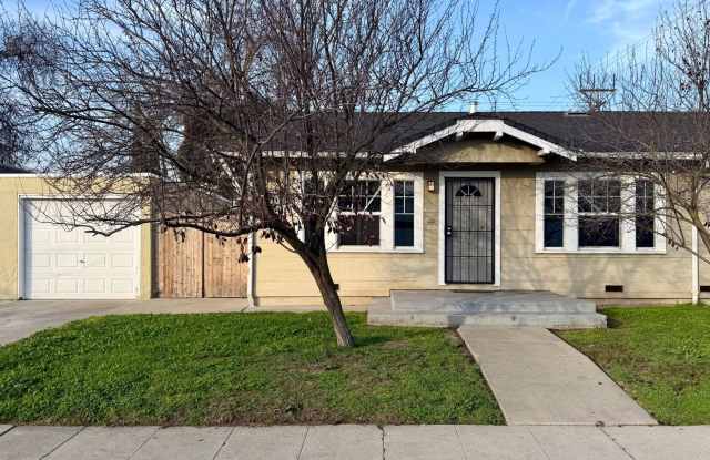 2 Bed 1 Bath w/ garage  laundry photos photos