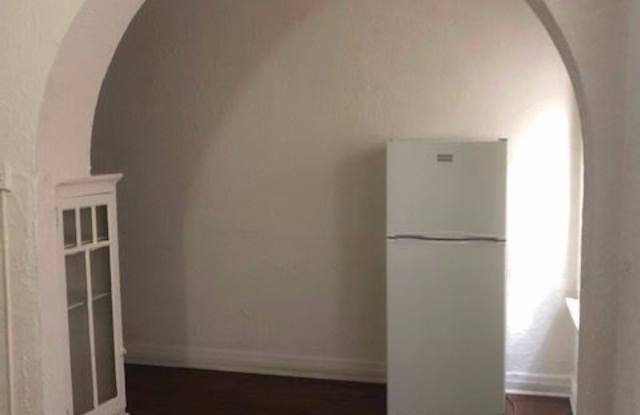 6818 Wayne Gallery 2
