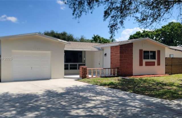 9060 SW 53rd St photos photos