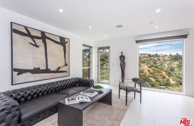 8401 GRAND VIEW Drive Gallery 3