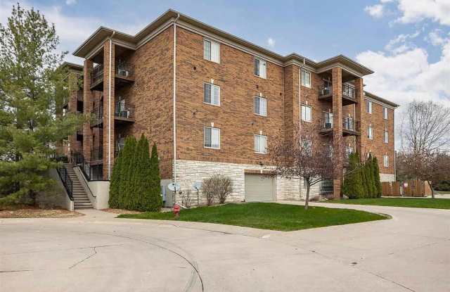 2 Bedroom, 2 Bath Condiminium on Iowa City West Side!! photos photos