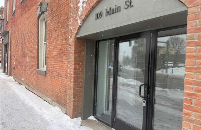 109 Main Street unit: 5 photos photos