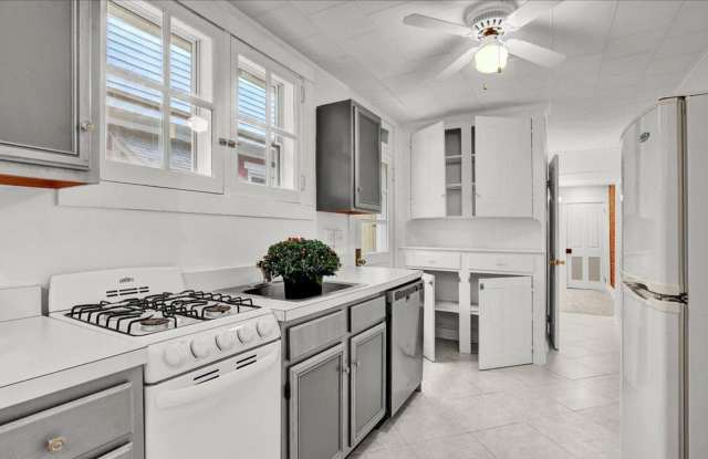 Charming 1BR/1BA Cottage in the Heart of Lancaster City! Gallery 1