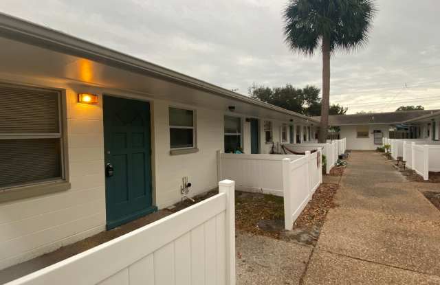 1 BEDROOM 1 BATH UNIT WITH WASHER/DRYER CONNECTION Gallery 4