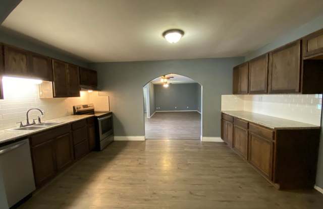 Large family home in Grape Creek! photos photos