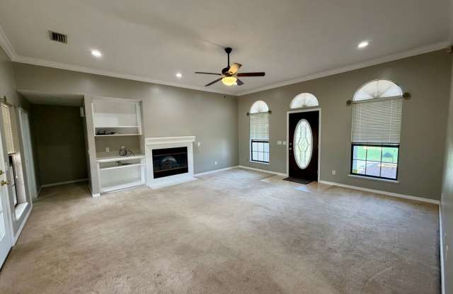 REDUCED North Shore 3B/2Bth Gallery 3