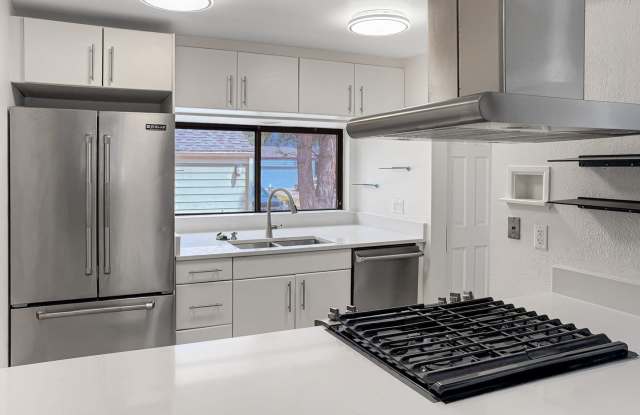 ***1/2 Off First Months Rent***Beautifully Remodeled 3BD/2.5BA Spacious Townhouse in Boulder - AVAILABLE NOW! photos photos