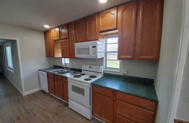 St. Andrews Charmer! 5 BR/2BA Home Gallery 4