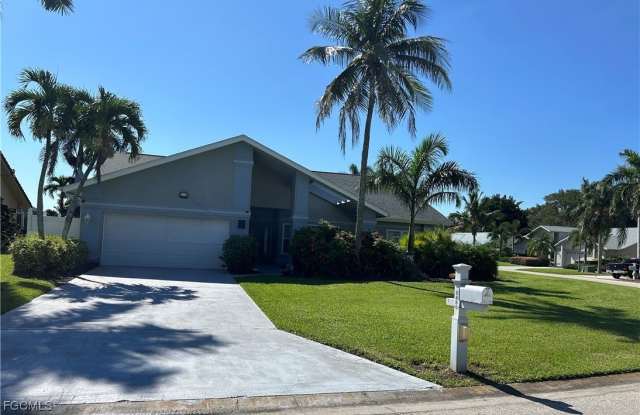 8860 Banyan Cove Circle S - 8860 Banyan Cove Circle, McGregor, FL 33919