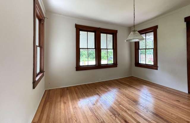 3 bedroom / 1 bath ~ Renovated Home Gallery 4