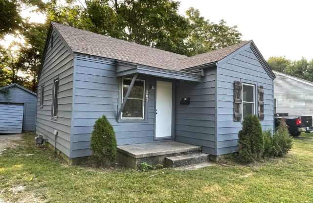 Cute, Clean  in Great Neighborhood! photos photos