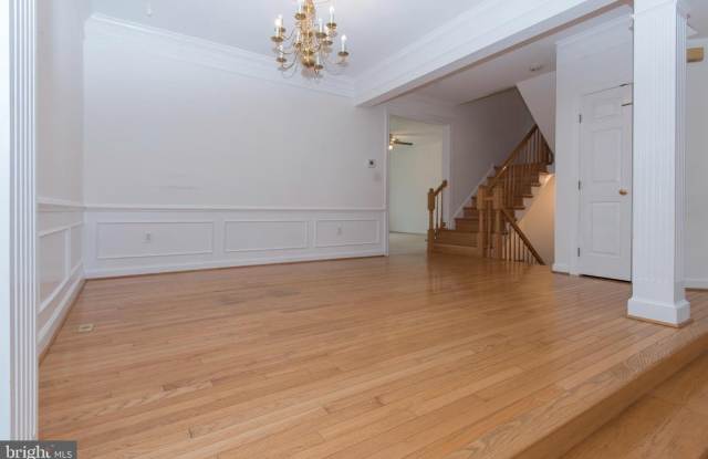 13559 FLOWERFIELD Gallery 3