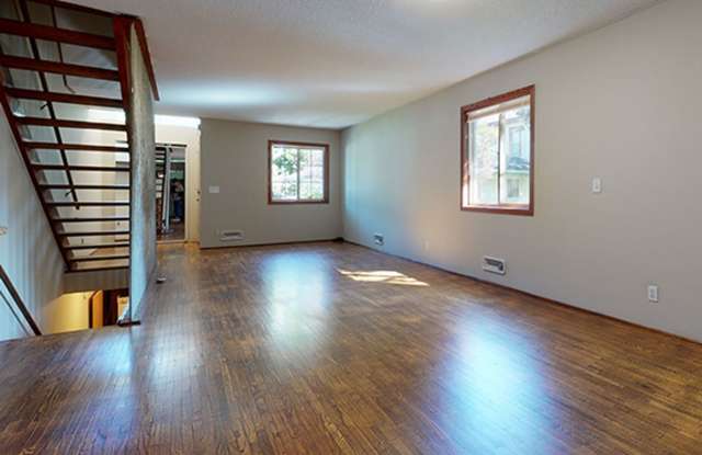 1085 18th Ave SE photos photos