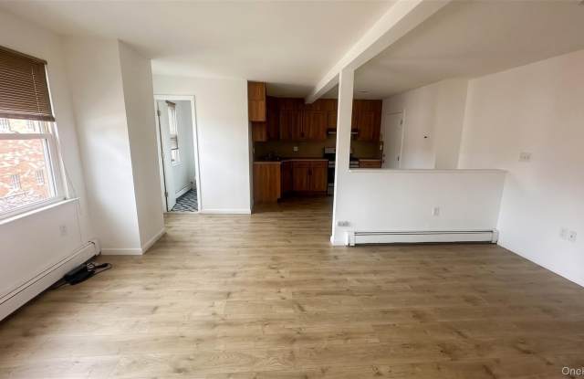 480 Westbury Avenue Gallery 3
