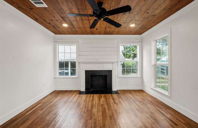 2704 Herring Avenue Gallery 3