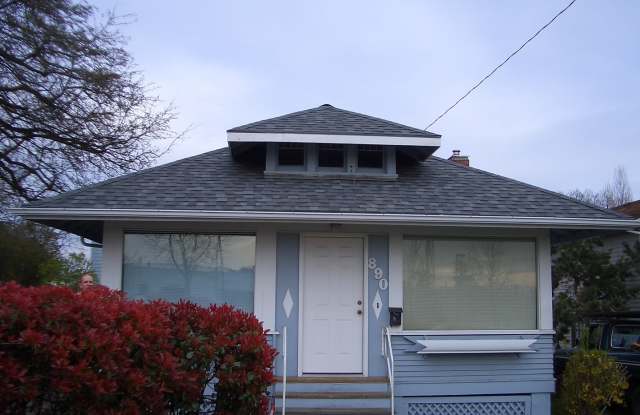 Charming 2-Bedroom House Near Downtown Oak Harbor photos photos